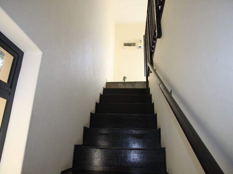 Sunny two-bedroom flat in Kidds Beach - Photo 4