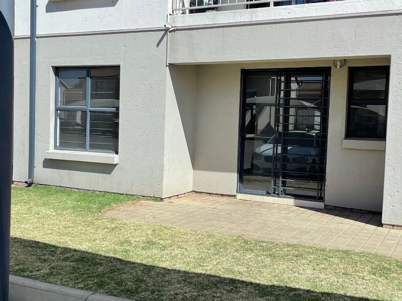 FLAT FOR SALE IN LAKEFIELD - Photo 2