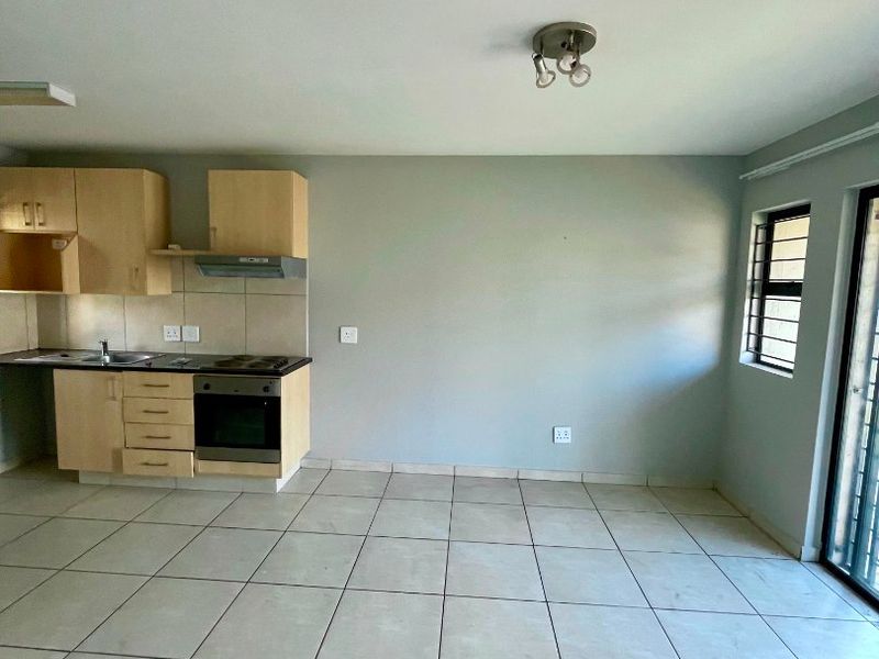 FLAT FOR SALE IN LAKEFIELD - Photo 10