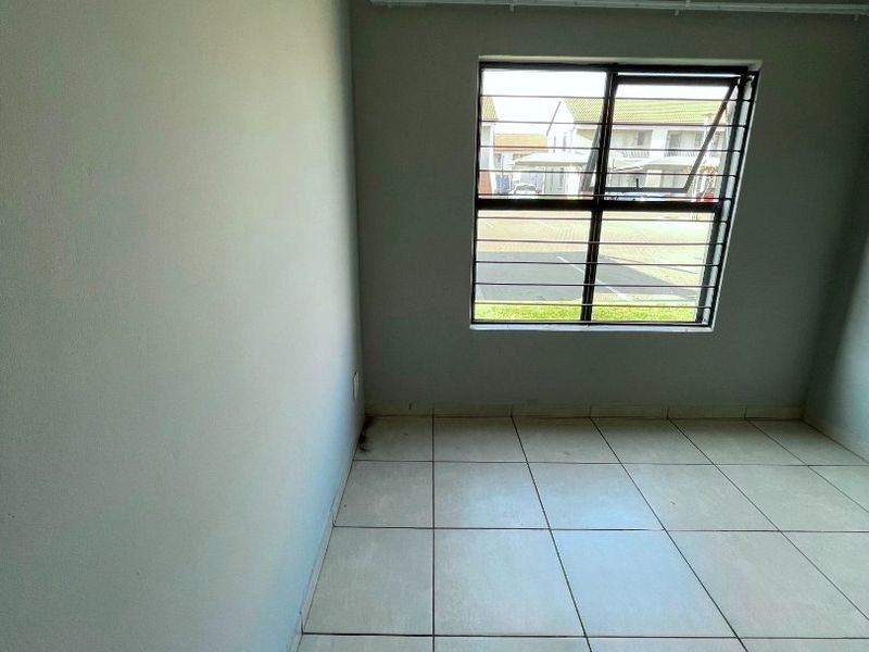 FLAT FOR SALE IN LAKEFIELD - Photo 8