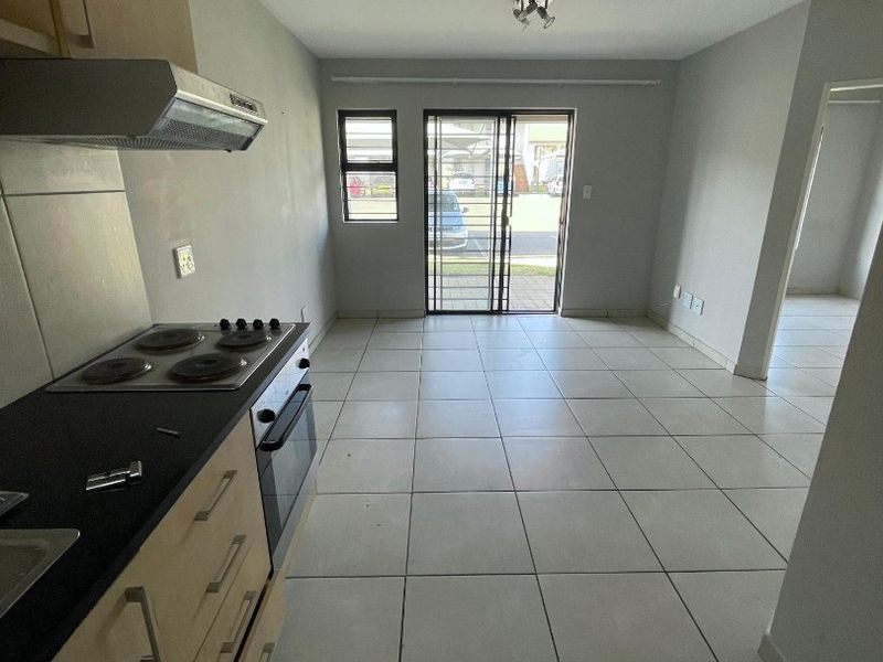 FLAT FOR SALE IN LAKEFIELD - Photo 3