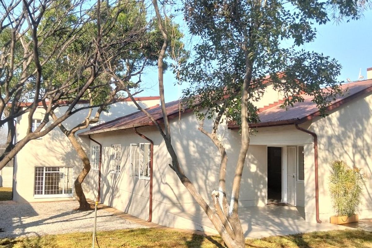 Newly Renovated 5-Bedroom Home with Flatlet in Proclamation Hill | R1,595,000 - Photo 4