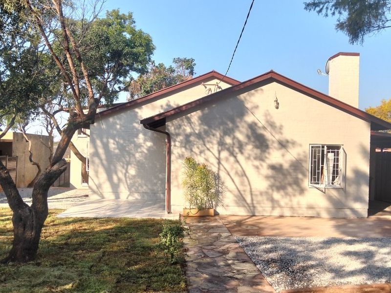 Newly Renovated 5-Bedroom Home with Flatlet in Proclamation Hill | R1,595,000 - Photo 5