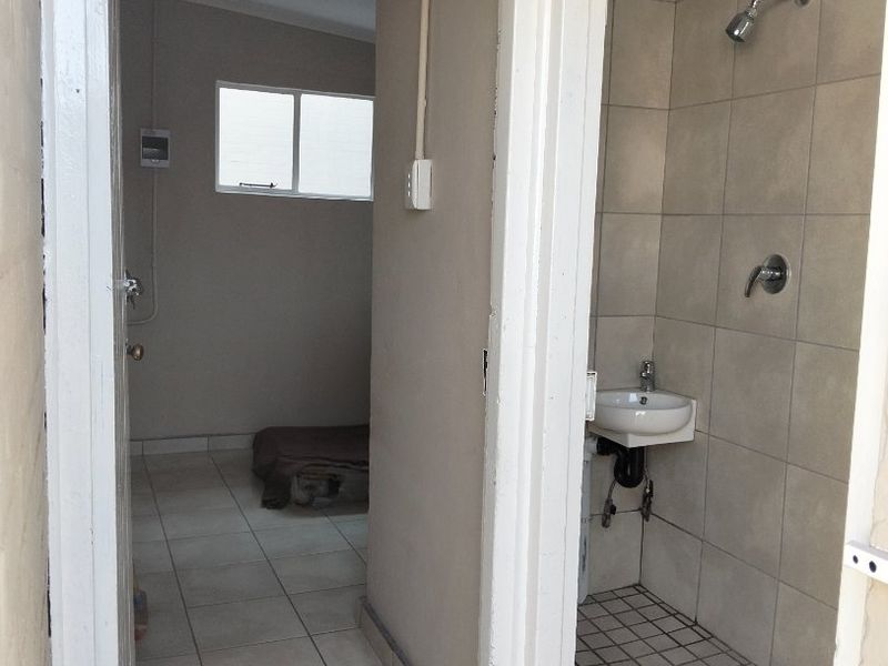 Newly Renovated 5-Bedroom Home with Flatlet in Proclamation Hill | R1,595,000 - Photo 10