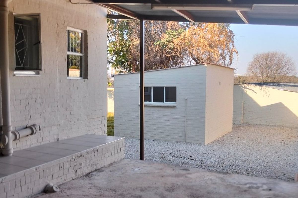 Newly Renovated 5-Bedroom Home with Flatlet in Proclamation Hill | R1,595,000 - Photo 3
