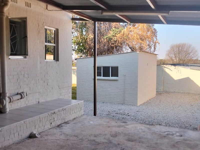 Newly Renovated 5-Bedroom Home with Flatlet in Proclamation Hill | R1,595,000 - Photo 3