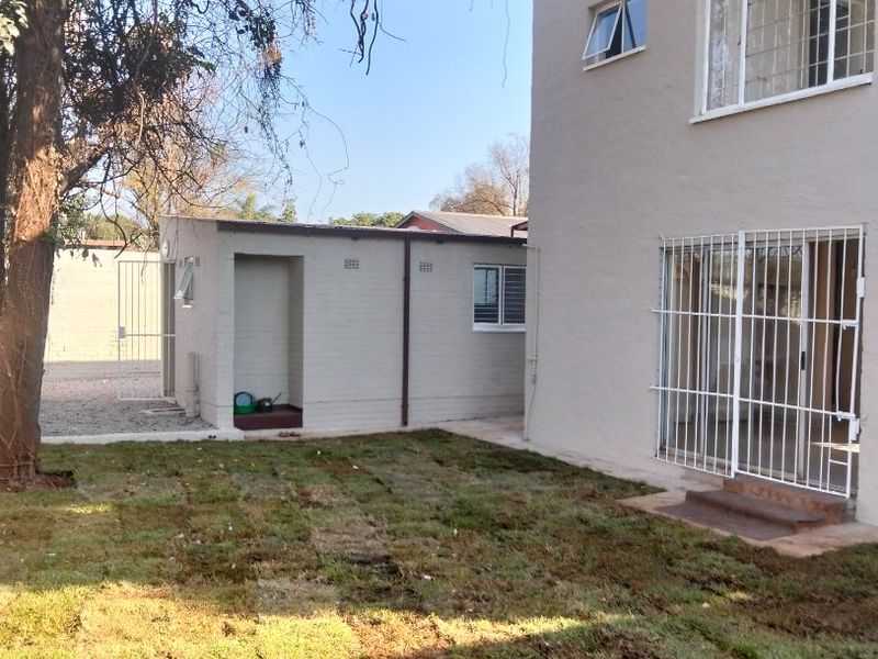 Newly Renovated 5-Bedroom Home with Flatlet in Proclamation Hill | R1,595,000 - Photo 2