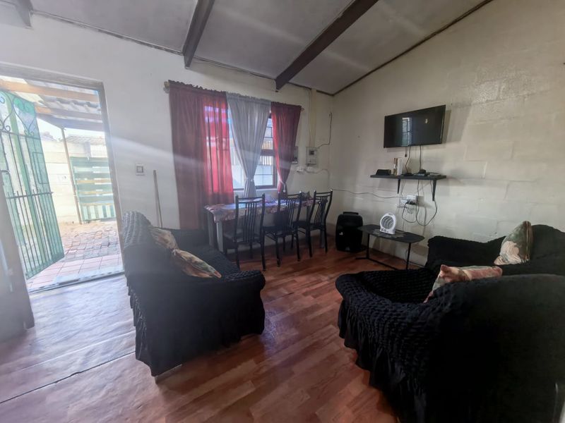 Two Bedroom Family Home for Sale in St Montague Village Lavender Hill. - Photo 3