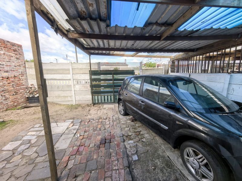 Two Bedroom Family Home for Sale in St Montague Village Lavender Hill. - Photo 1