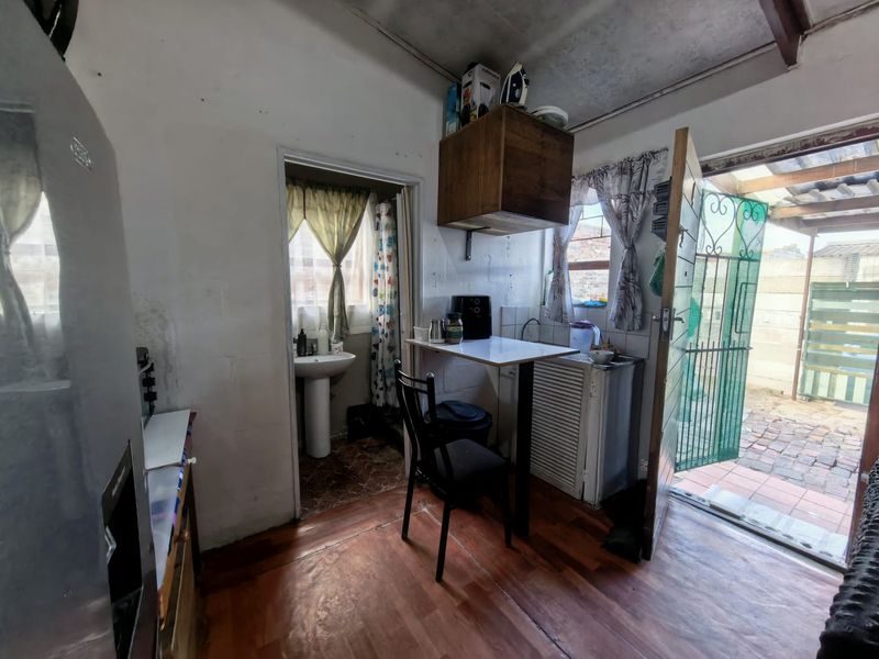 Two Bedroom Family Home for Sale in St Montague Village Lavender Hill. - Photo 4