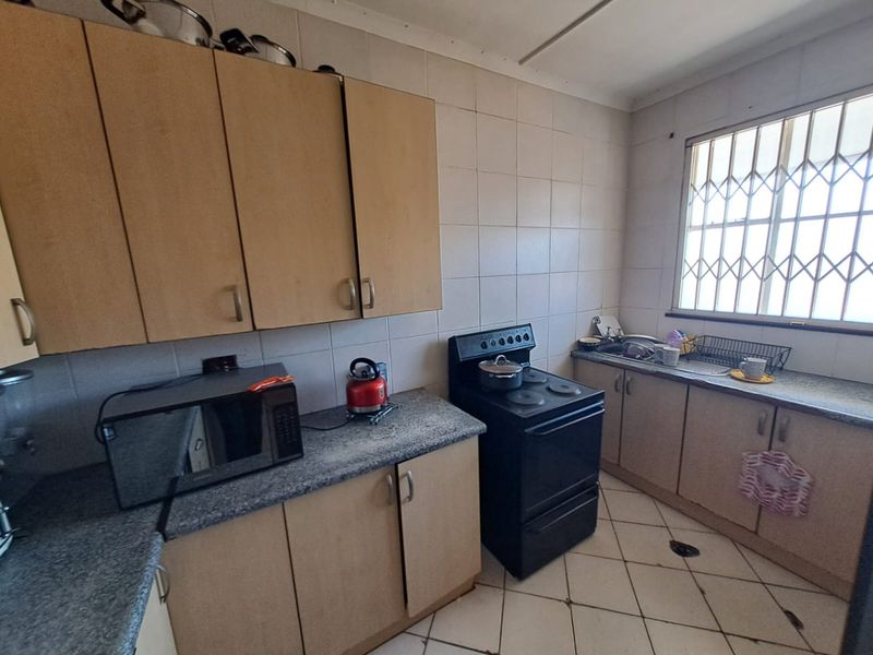Apartment in Vanderbijlpark - Photo 5