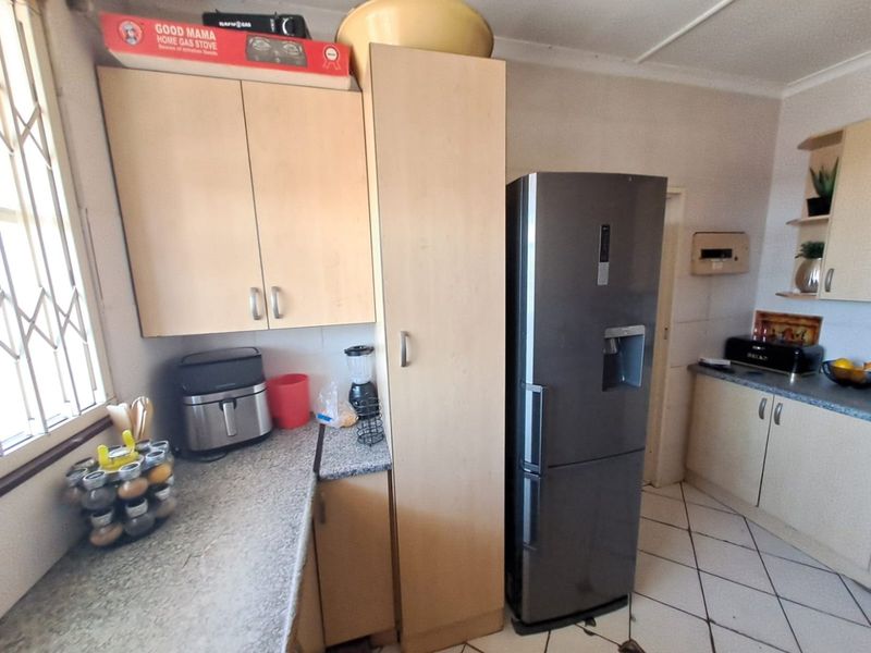 Apartment in Vanderbijlpark - Photo 4