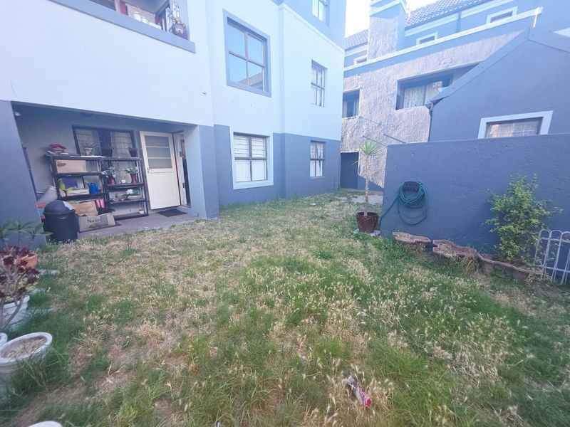 Three Bedroom, 2 bathroom ground floor apartments  - Photo 1