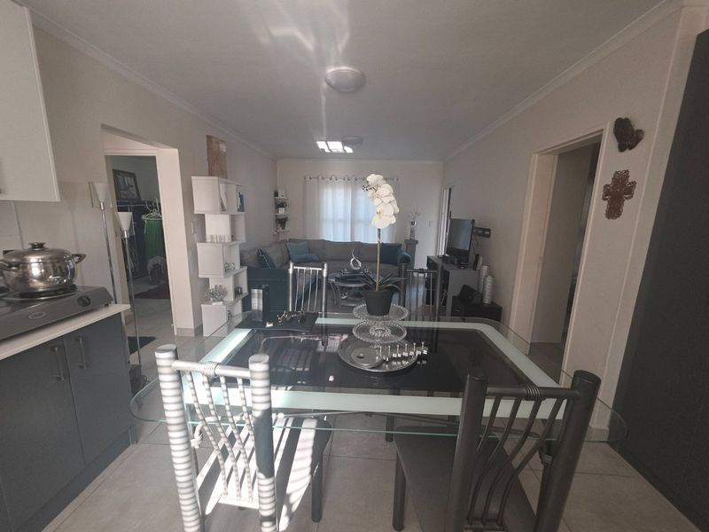Three Bedroom, 2 bathroom ground floor apartments  - Photo 10