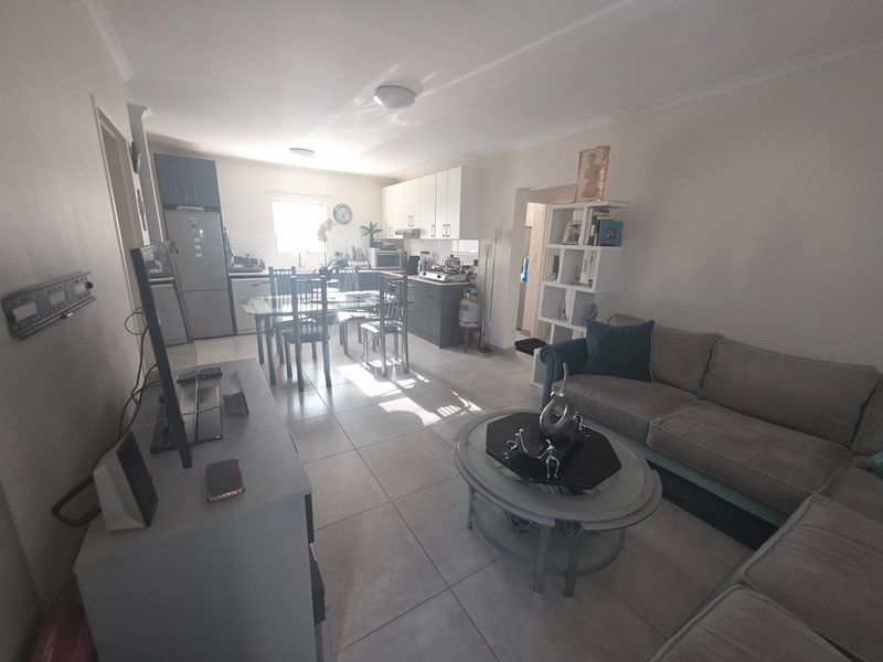 Three Bedroom, 2 bathroom ground floor apartments  - Photo 9