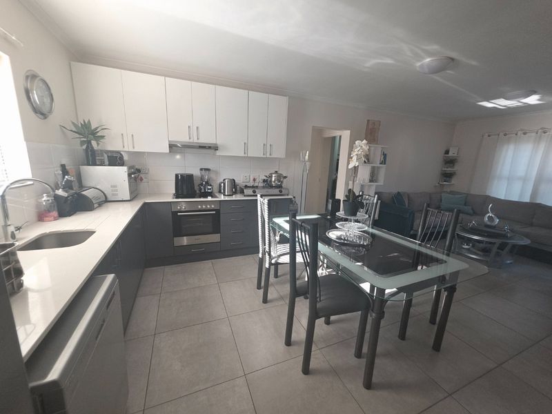 Three Bedroom, 2 bathroom ground floor apartments  - Photo 8