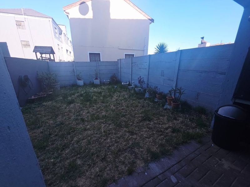Three Bedroom, 2 bathroom ground floor apartments  - Photo 2