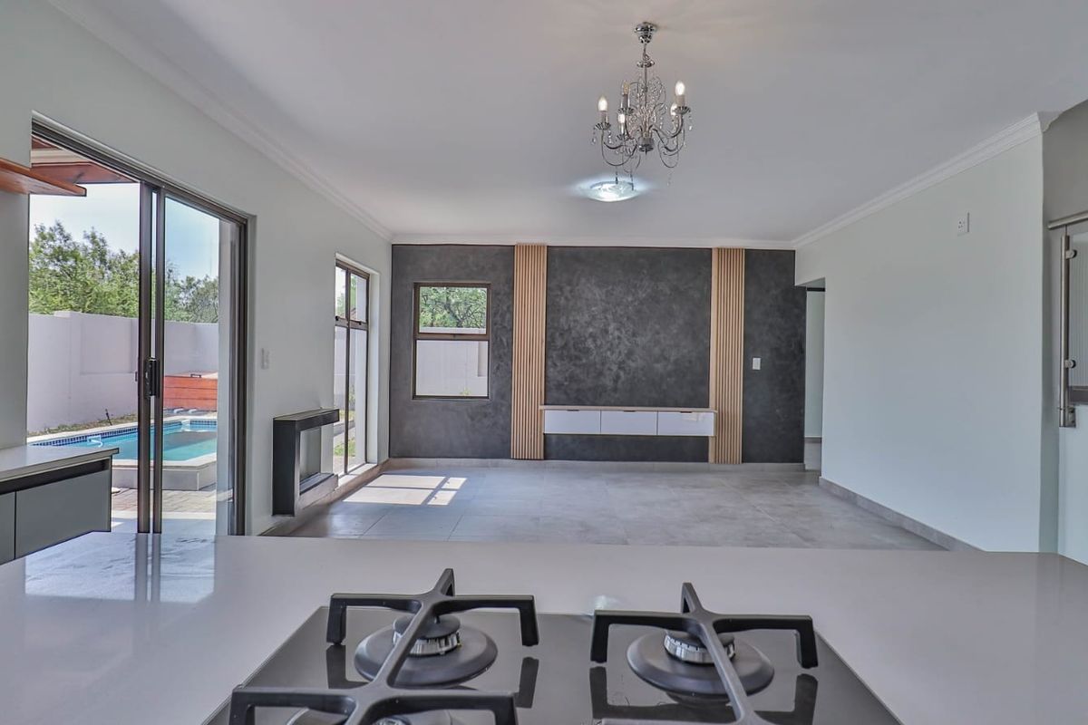 RENTAL HOUSE IN LA CAMARGUE  COUNTRY ESTATE - Photo 3