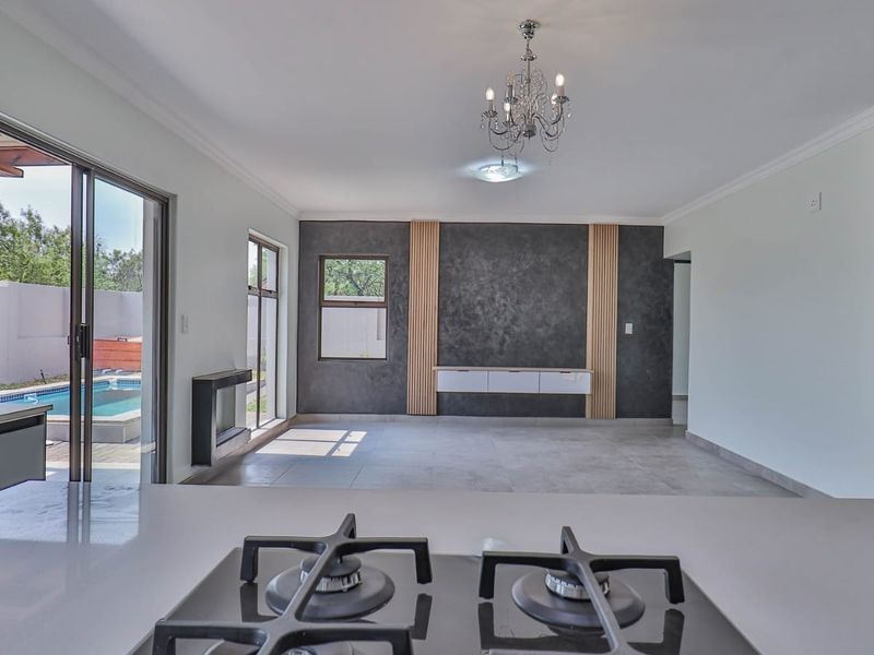 RENTAL HOUSE IN LA CAMARGUE  COUNTRY ESTATE - Photo 3