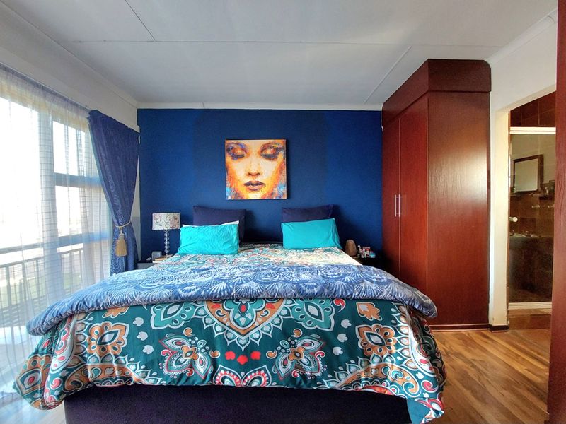 SOLE MANDATE!  Modern Gem in Brits Central – Stylish Estate Living at Its Best - Photo 10