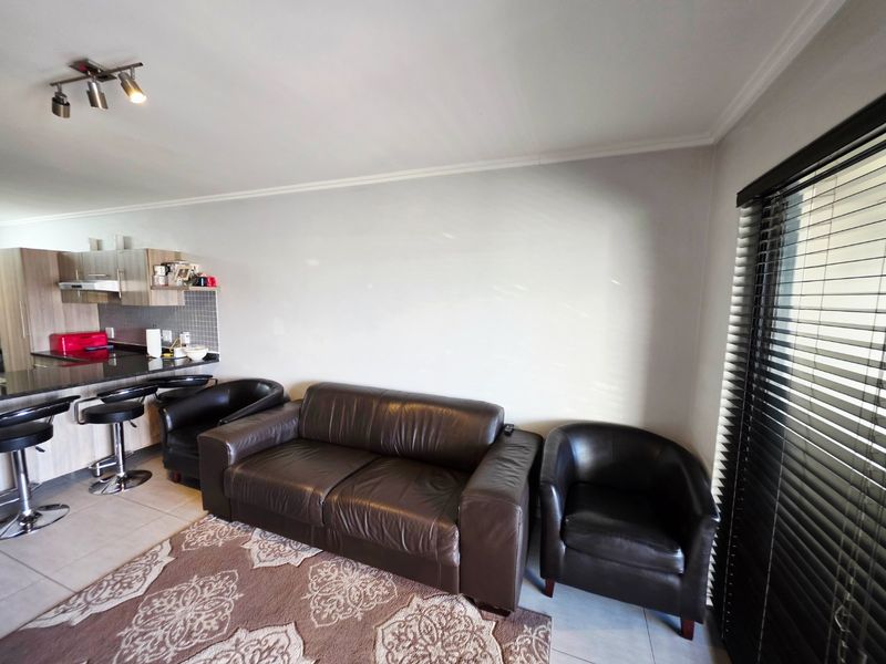 Secure Family Apartment in Edenglen - Photo 5