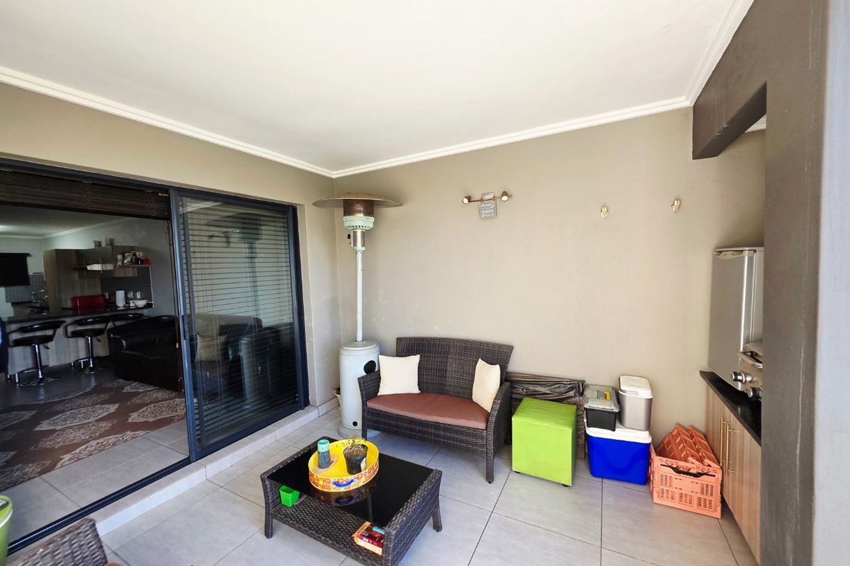Secure Family Apartment in Edenglen - Photo 3