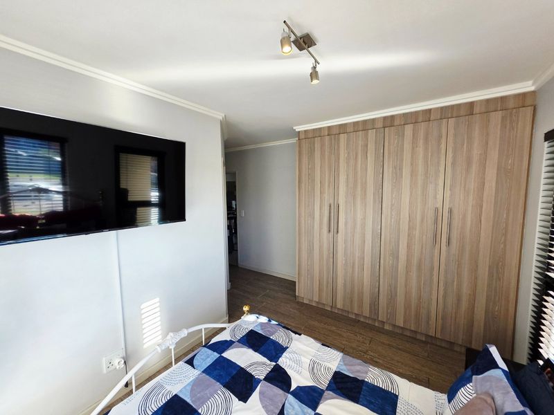 Secure Family Apartment in Edenglen - Photo 9