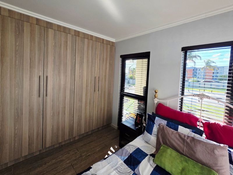 Secure Family Apartment in Edenglen - Photo 7
