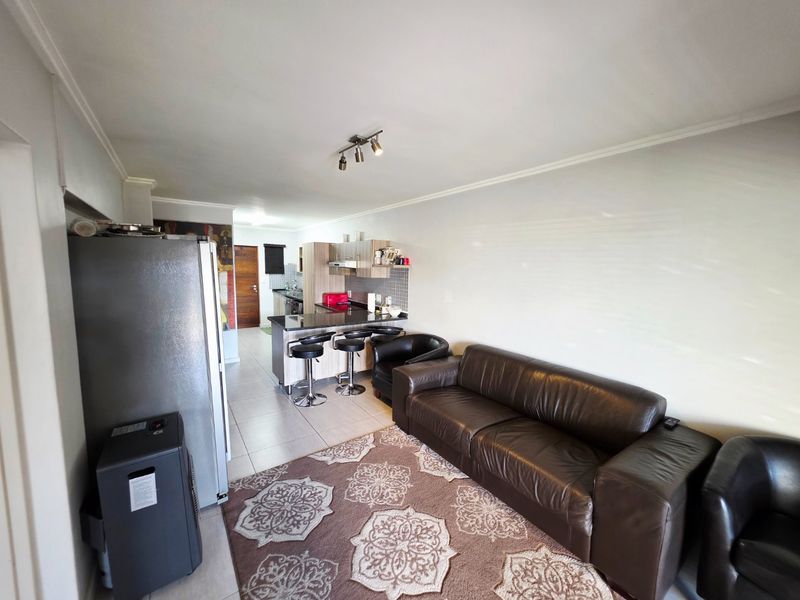 Secure Family Apartment in Edenglen - Photo 6
