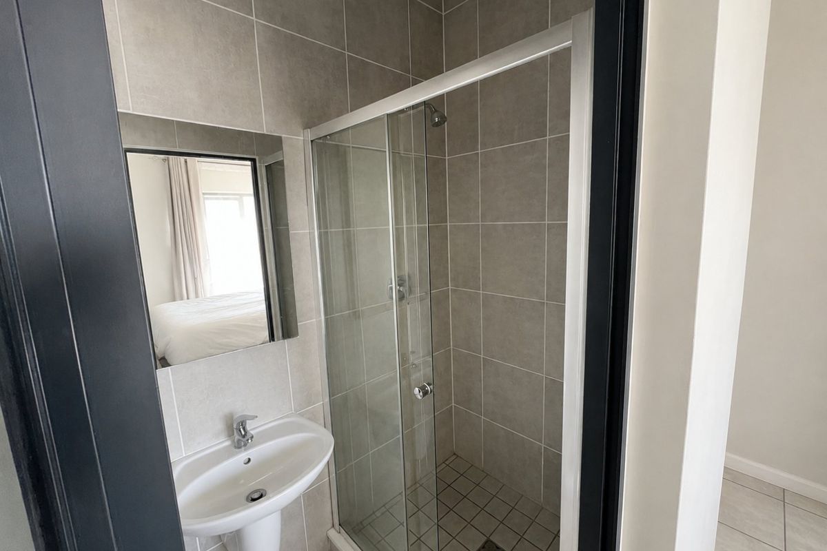 2 bedroom and two bath apartment for rent in Linbro Park - Photo 5