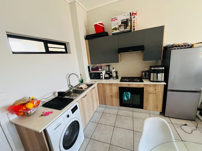 2 bedroom and two bath apartment for rent in Linbro Park - Photo 1