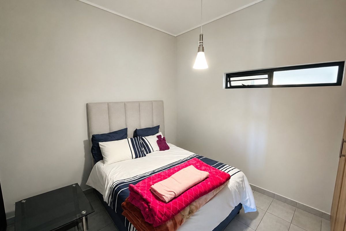 2 bedroom and two bath apartment for rent in Linbro Park - Photo 4