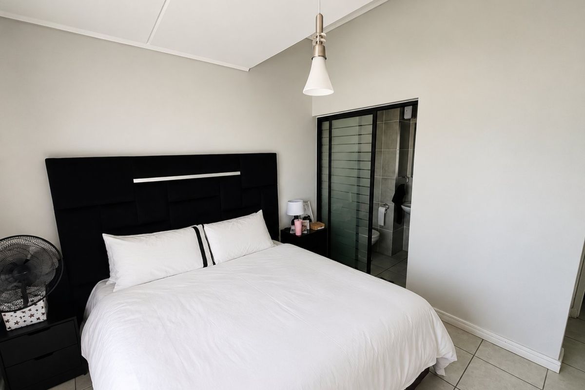 2 bedroom and two bath apartment for rent in Linbro Park - Photo 3