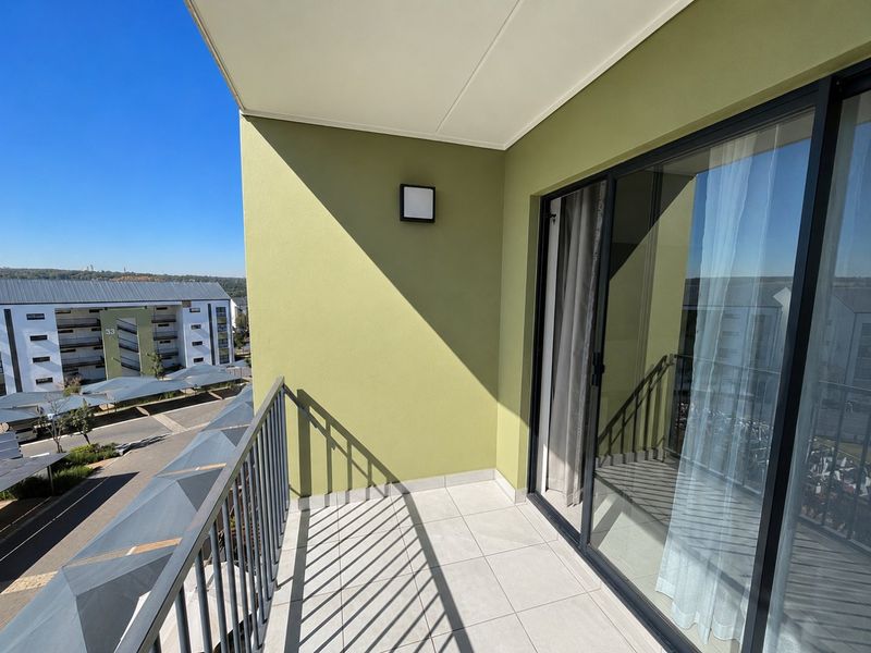 2 bedroom and two bath apartment for rent in Linbro Park - Photo 7
