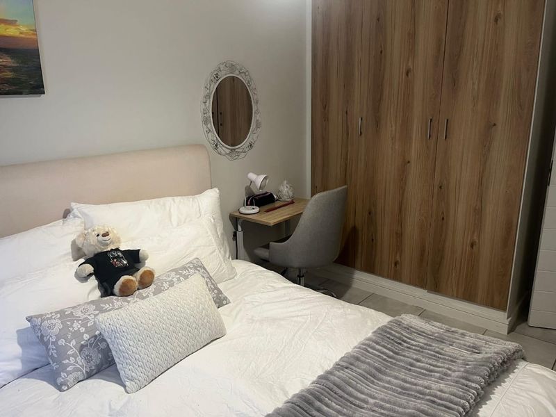 3 bedroom and two bath apartment for rent in Linbro Park - Photo 8