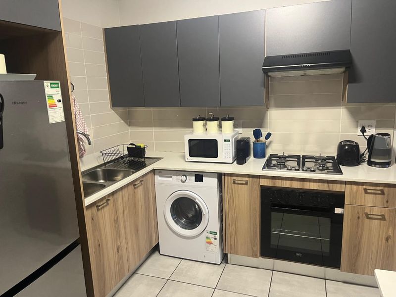3 bedroom and two bath apartment for rent in Linbro Park - Photo 1