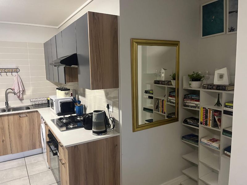 3 bedroom and two bath apartment for rent in Linbro Park - Photo 2