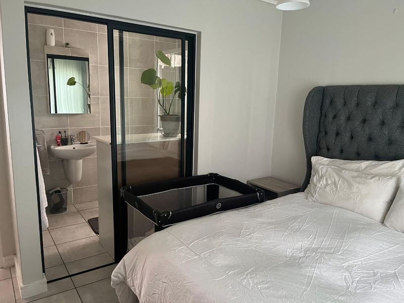 3 bedroom and two bath apartment for rent in Linbro Park - Photo 6