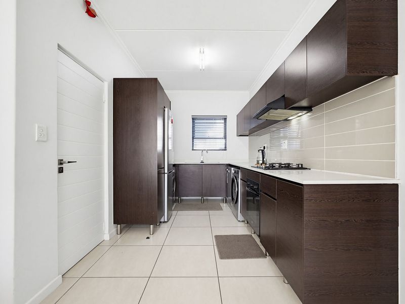 pacious 3-Bedroom Apartment in a Secure Lifestyle Estate – Ideal for Corporate Accommodation - Photo 2
