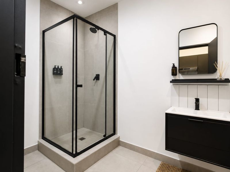 Fully Furnished Studio Apartment to Rent in Sandton - Photo 7