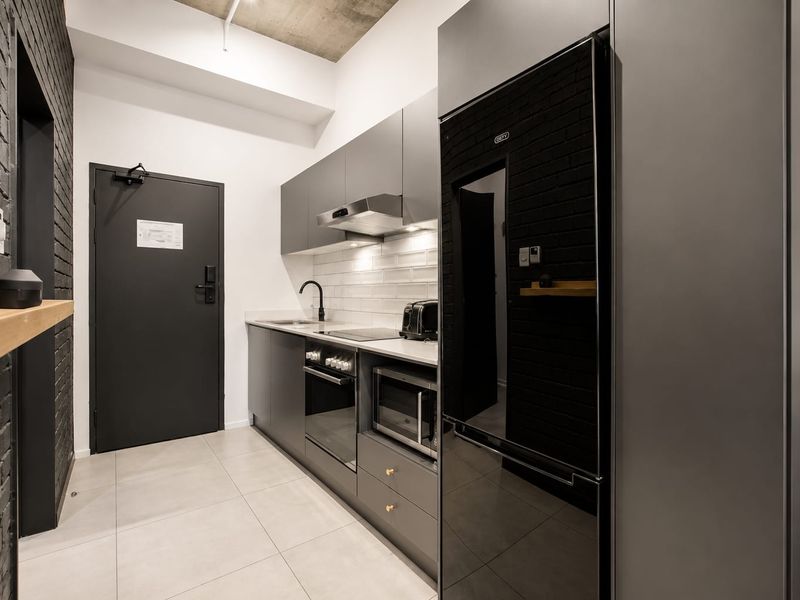 Fully Furnished Studio Apartment to Rent in Sandton - Photo 1