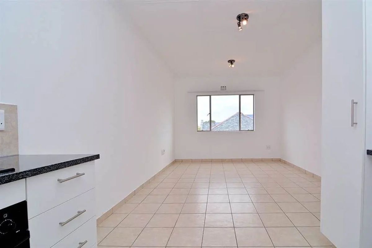 2 bedroom and 1 bathroom apartment  for sale in Edenvale call  us Now!! - Photo 3