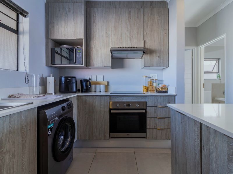 Airbnb-Friendly 2-Bed, 2-Bath Unit at 7 on Middle - Photo 3