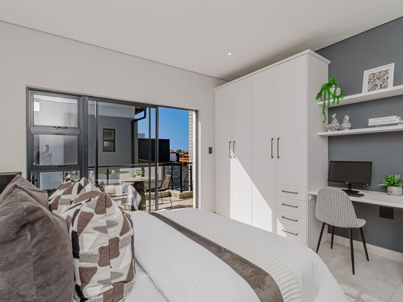 Signature Estate Living with 4 En-Suite Bedrooms, Private Study and Pool - Photo 10