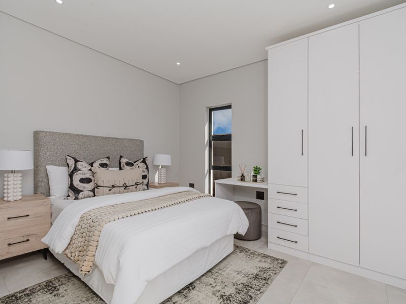 Signature Estate Living with 4 En-Suite Bedrooms, Private Study and Pool - Photo 7