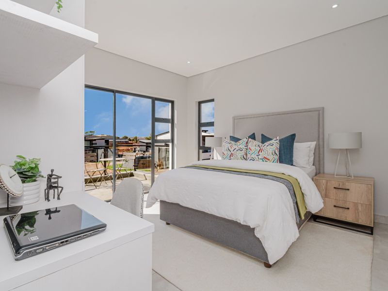 Signature Estate Living with 4 En-Suite Bedrooms, Private Study and Pool - Photo 8