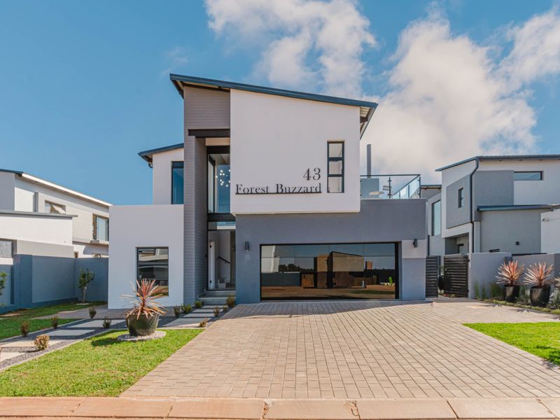 Signature Estate Living with 4 En-Suite Bedrooms, Private Study and Pool - Photo 1