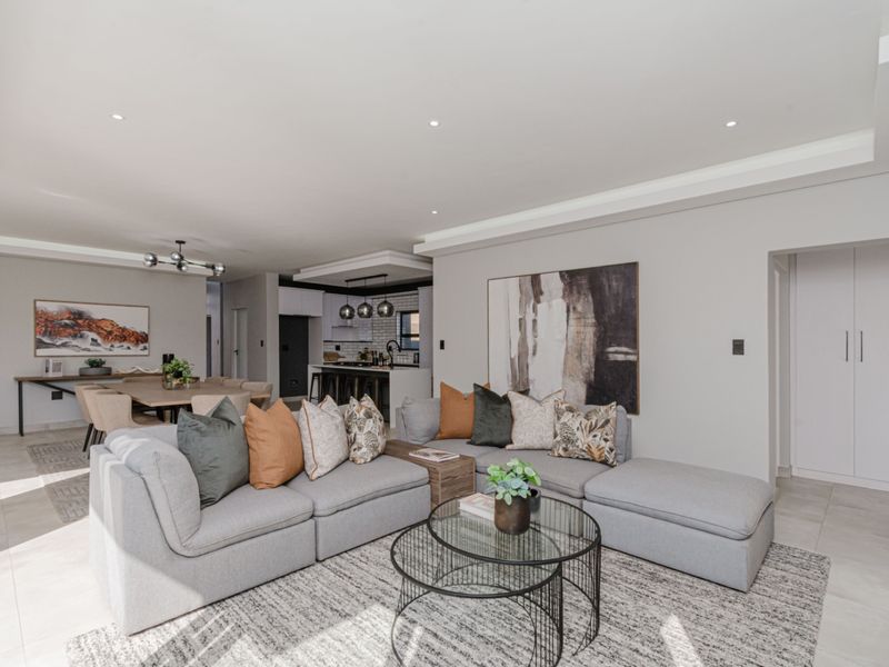 Signature Estate Living with 4 En-Suite Bedrooms, Private Study and Pool - Photo 5