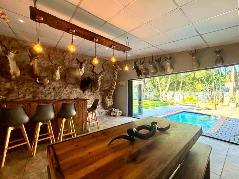 Spacious charming and bright  4 bedroom 3 bathroom family home in Veld En Vlei - Photo 9