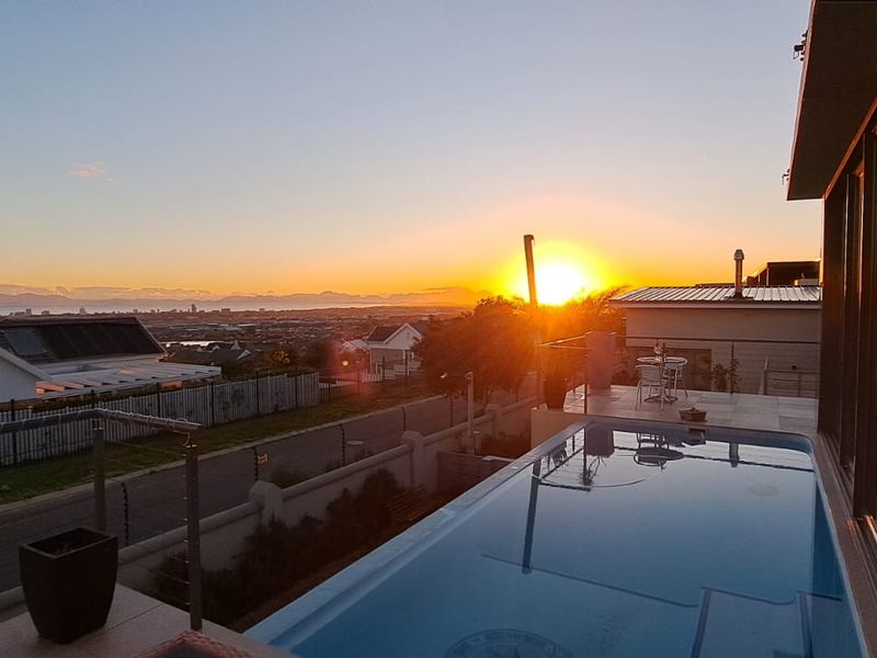 Spectacular Fairhaven Retreat, 2 Bedrooms - Photo 2